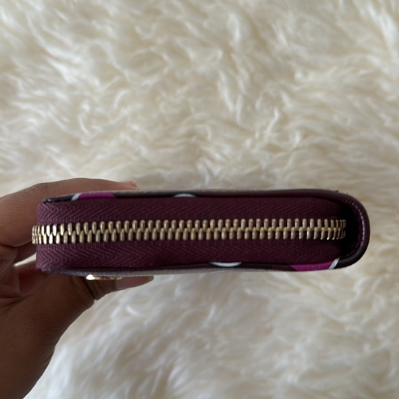 Gucci Special Edition Heart Design Zippy Wallet in Excellent Condition - Picture 5 of 15